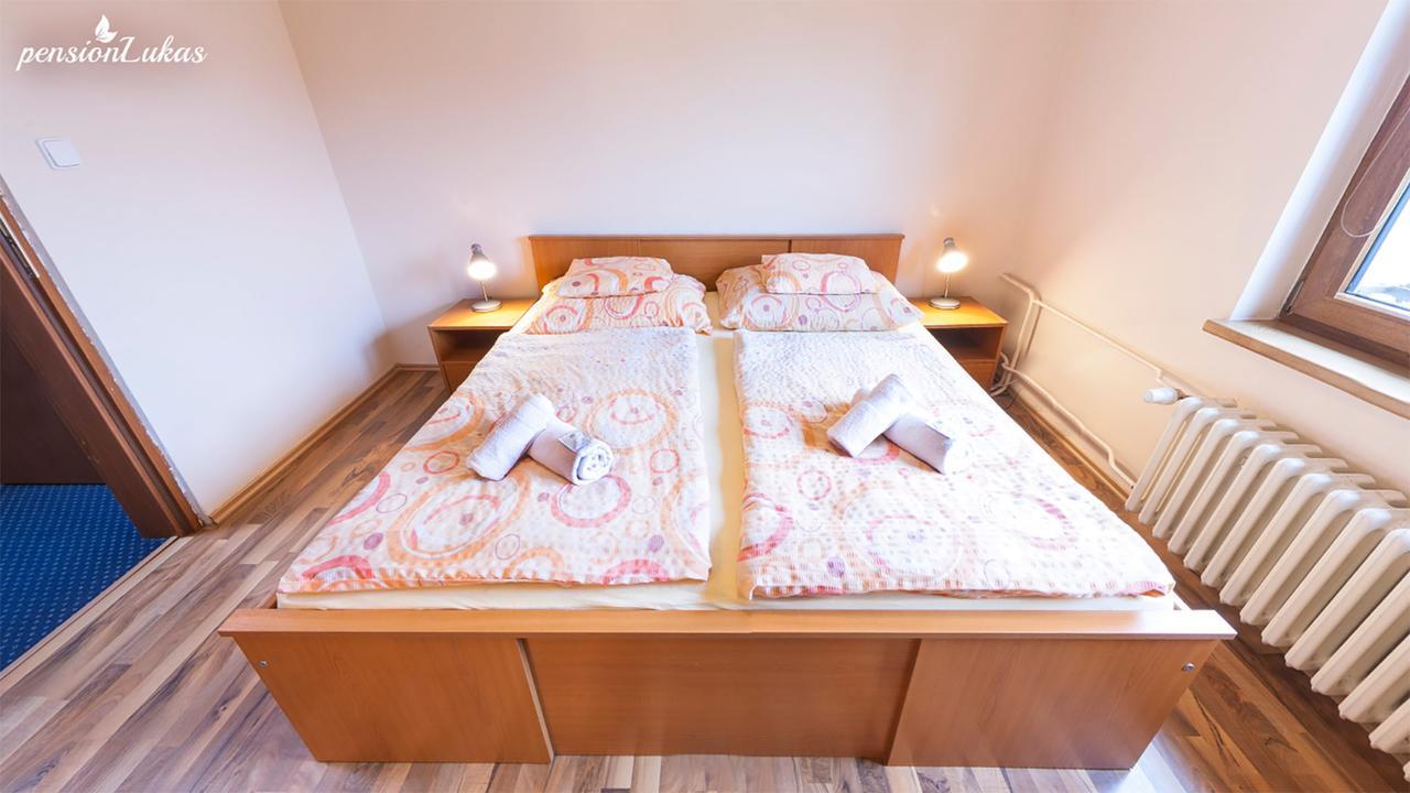 Pension Lukas Karlovy Vary Szoba fotó